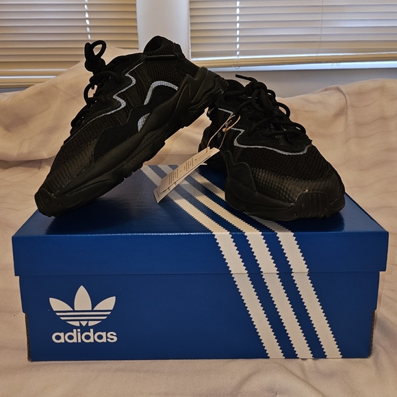 Adidas: Ozweego (BRAND NEW) - Picture 7 of 9